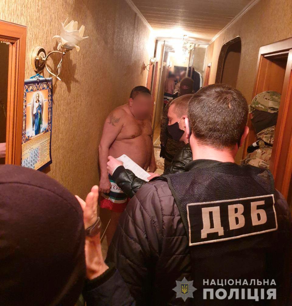 На Харьковщине правоохранители провели спецоперацию по задержанию банды черных риелторов